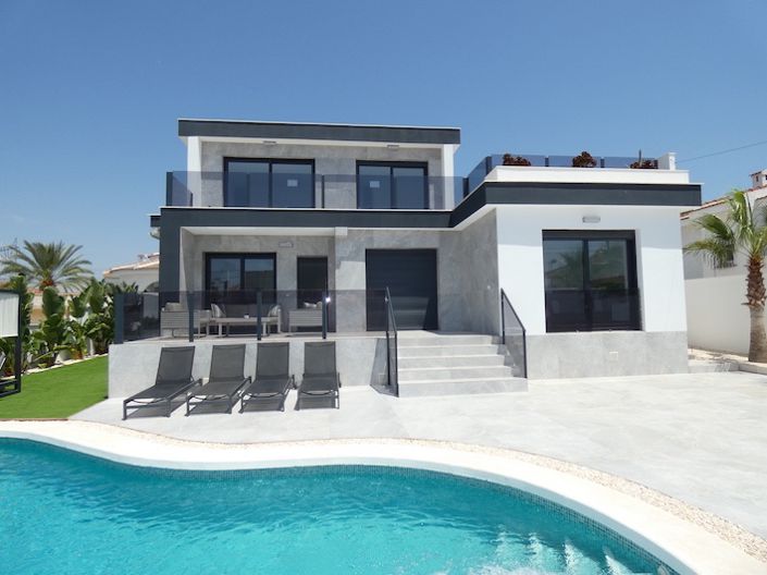 Image No.1-4 Bed Villa for sale