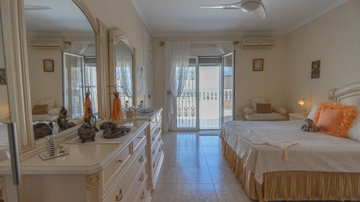 Image No.18-4 Bed Villa for sale