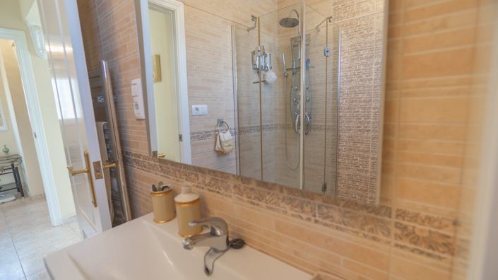 Image No.30-4 Bed Villa for sale