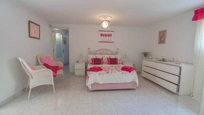 Image No.37-4 Bed Villa for sale