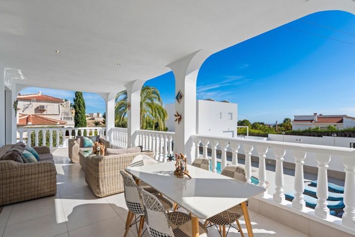 Image No.2-4 Bed Villa for sale