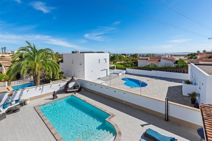 Image No.24-4 Bed Villa for sale