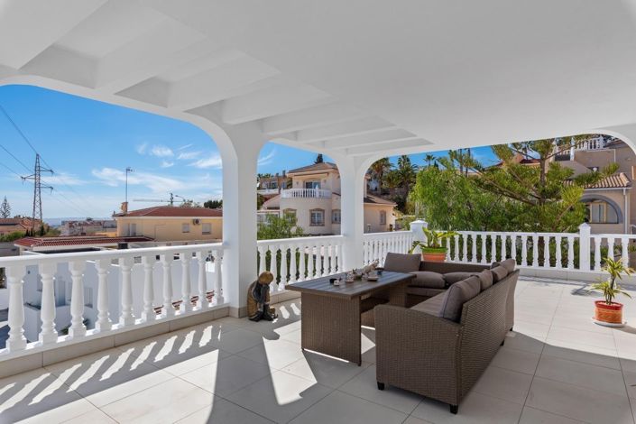 Image No.48-4 Bed Villa for sale