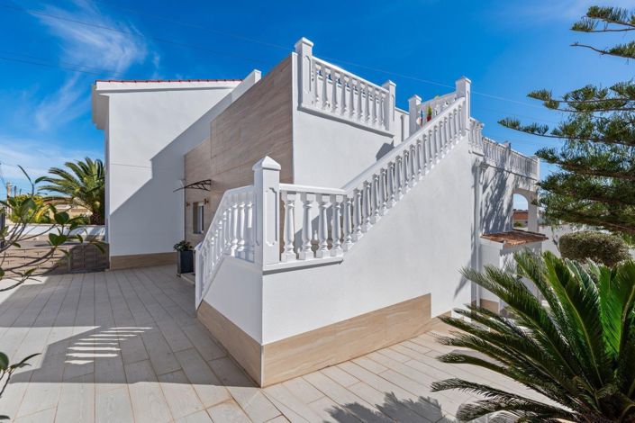 Image No.52-4 Bed Villa for sale