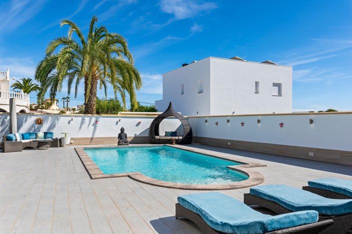 Image No.56-4 Bed Villa for sale