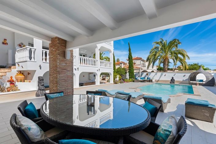 Image No.59-4 Bed Villa for sale