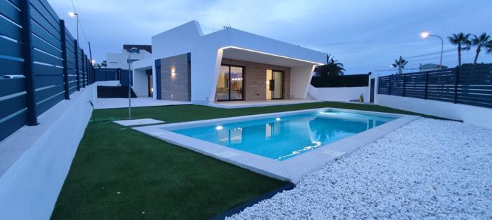 Image No.1-3 Bed Villa for sale
