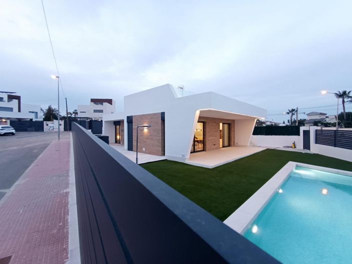 Image No.25-3 Bed Villa for sale