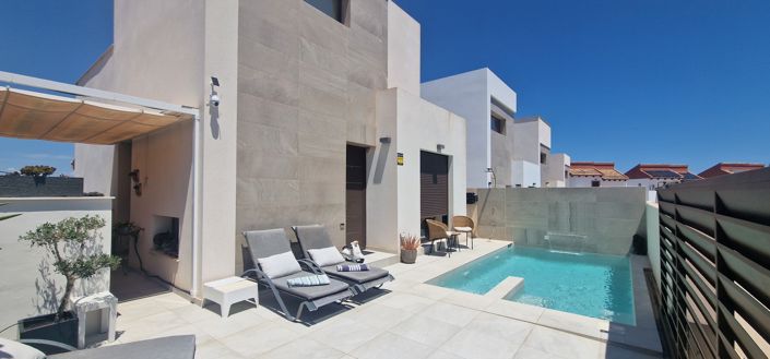 Image No.1-3 Bed Villa for sale