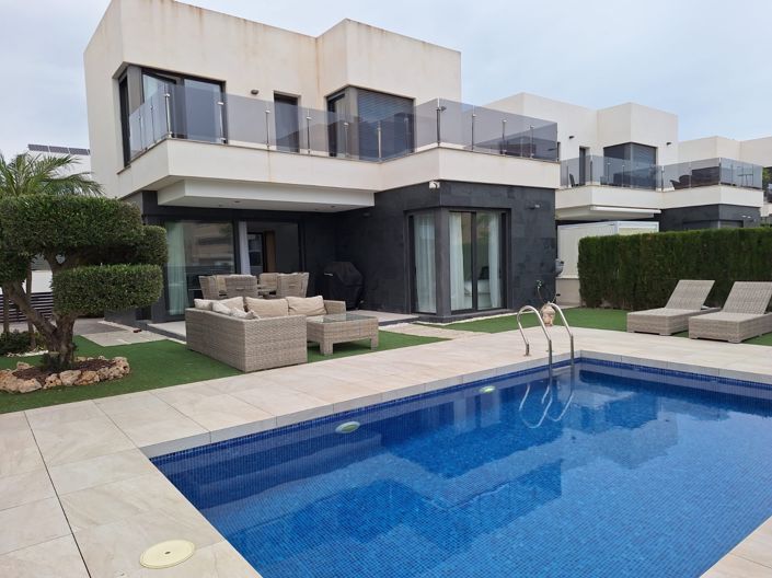 Image No.1-3 Bed Villa for sale