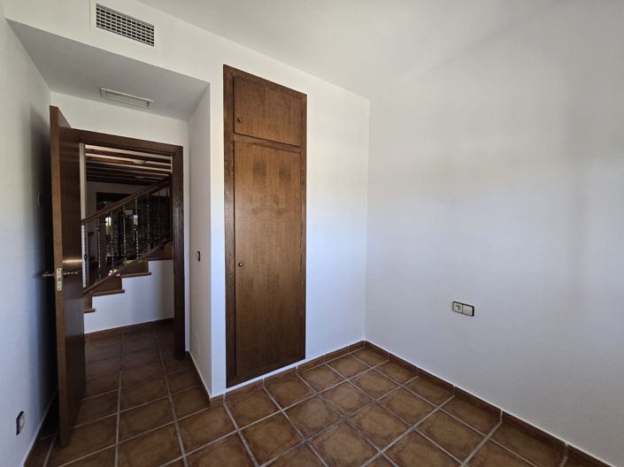 Image No.18-3 Bed House for sale