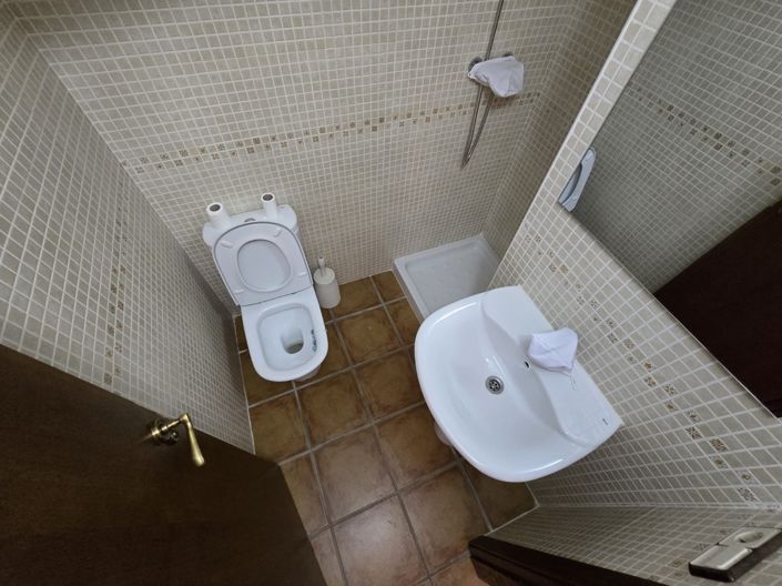 Image No.8-3 Bed House for sale