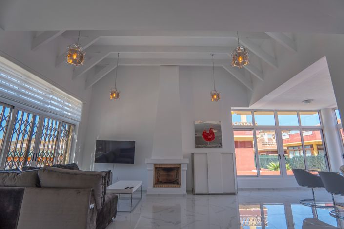 Image No.3-Villa de 5 chambres à vendre à Alicante