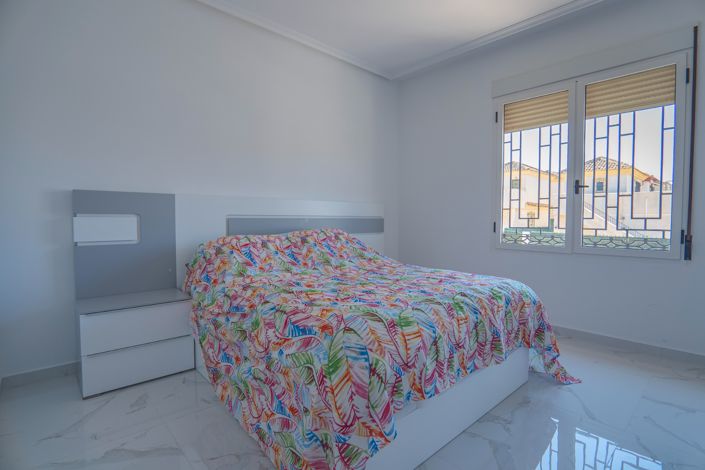 Image No.4-Villa de 5 chambres à vendre à Alicante