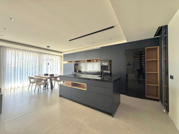 Image No.4-4 Bed Villa for sale