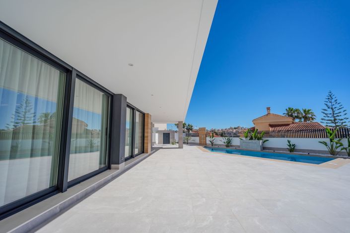 Image No.40-4 Bed Villa for sale