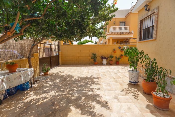 Image No.7-3 Bed House for sale