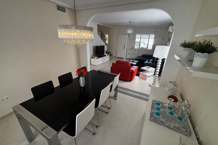 Image No.9-2 Bed House for sale