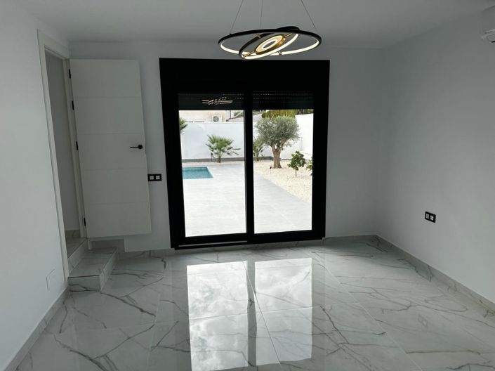 Image No.31-4 Bed Villa for sale