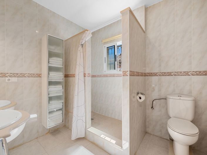 Image No.37-3 Bed Villa for sale