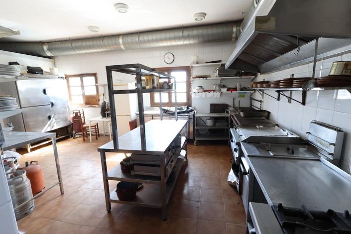 Image No.16-4 Bed Commercial for sale