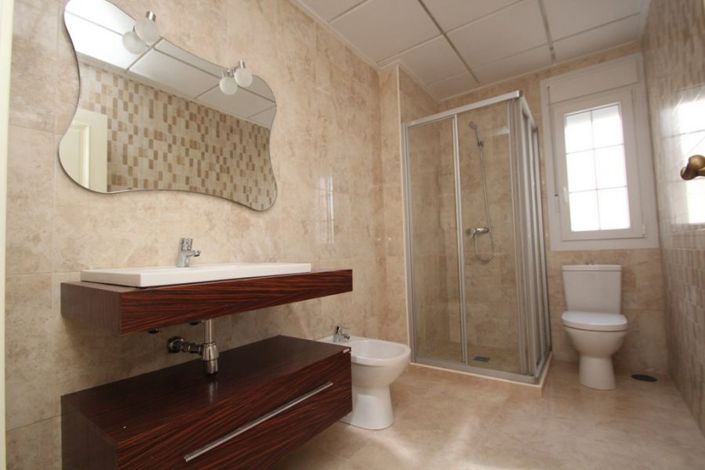 Image No.8-4 Bed Villa for sale