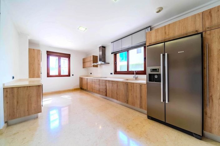 Image No.20-5 Bed Villa for sale