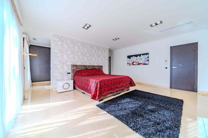 Image No.46-5 Bed Villa for sale