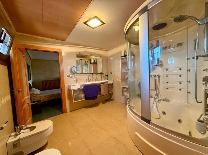 Image No.20-5 Bed Villa for sale