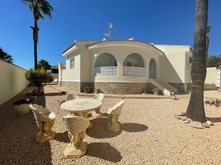 Image No.1-3 Bed Villa for sale