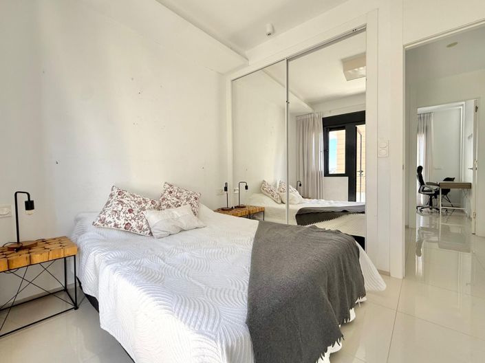 Image No.15-3 Bed House for sale