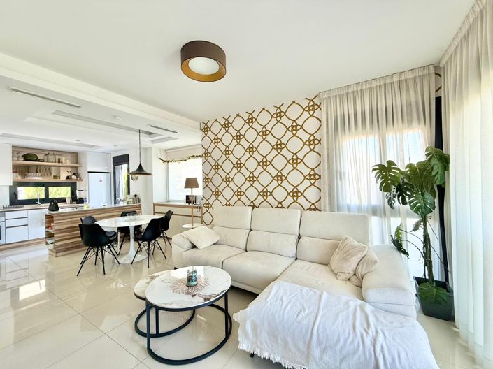 Image No.2-3 Bed House for sale