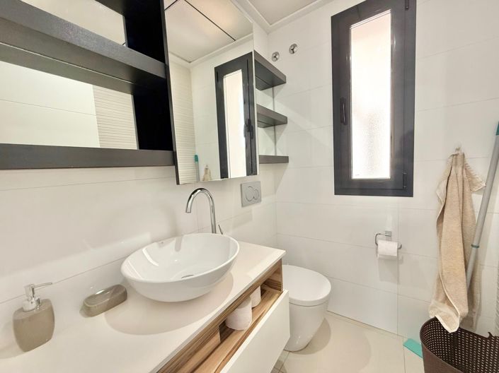 Image No.8-3 Bed House for sale