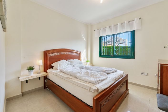 Image No.18-3 Bed House for sale