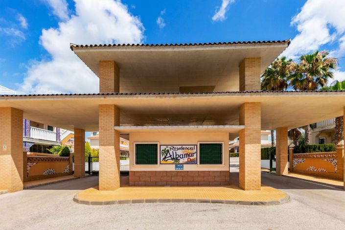 Image No.51-3 Bed House for sale