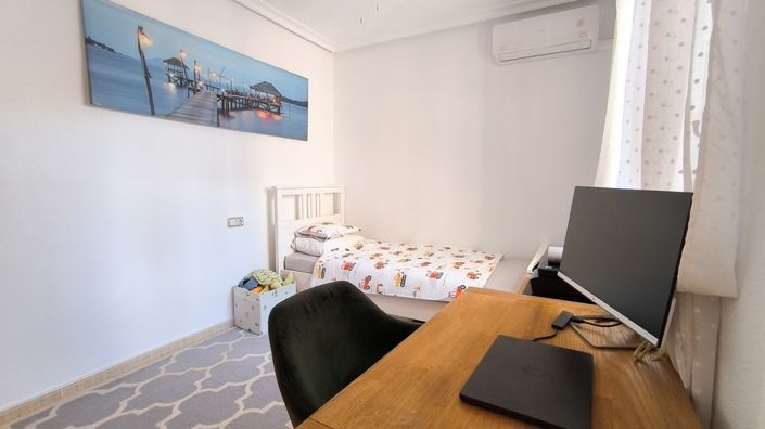 Image No.15-3 Bed House for sale