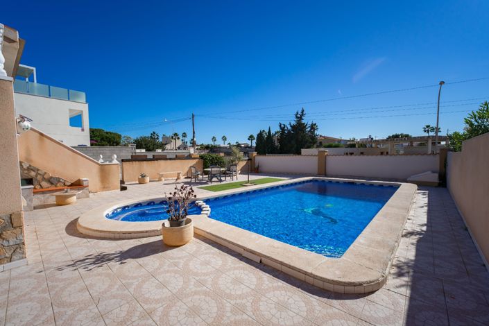 Image No.33-3 Bed Villa for sale