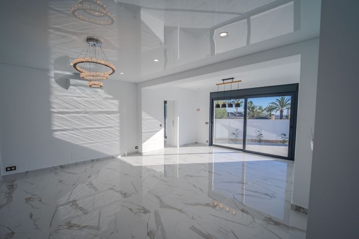 Image No.3-4 Bed Villa for sale