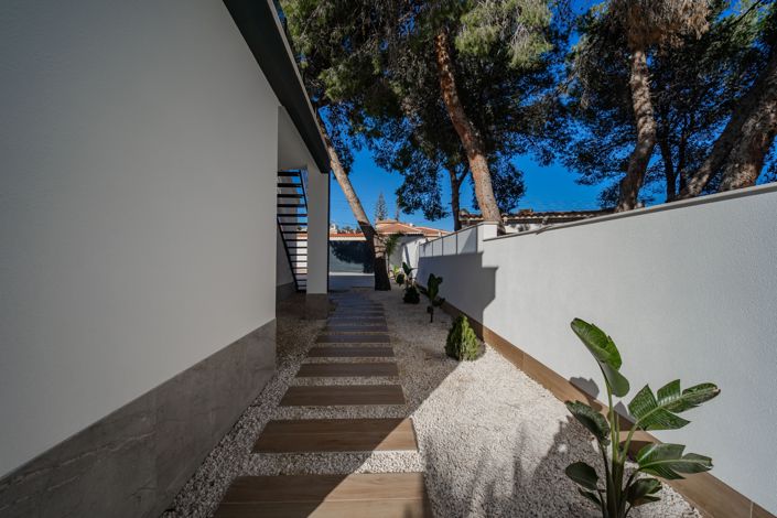 Image No.8-4 Bed Villa for sale