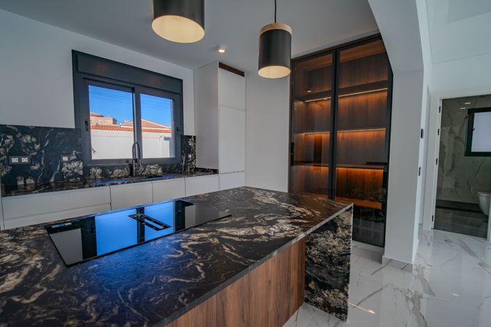 Image No.2-4 Bed Villa for sale