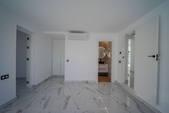 Image No.50-4 Bed Villa for sale