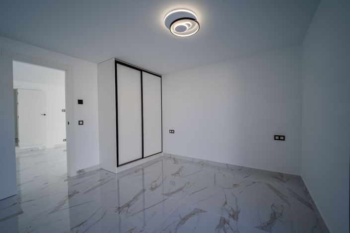 Image No.54-4 Bed Villa for sale