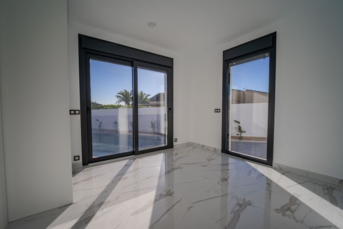 Image No.55-4 Bed Villa for sale