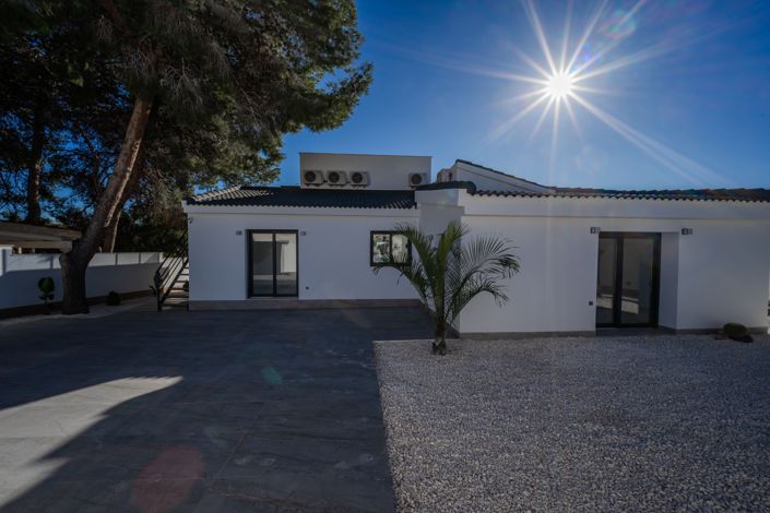 Image No.10-4 Bed Villa for sale