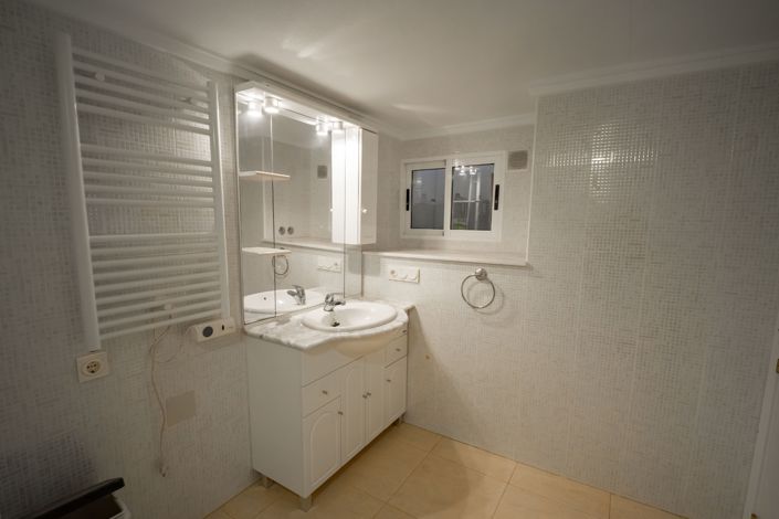 Image No.20-2 Bed Bungalow for sale