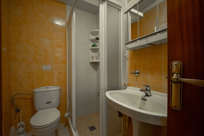 Image No.25-2 Bed Bungalow for sale