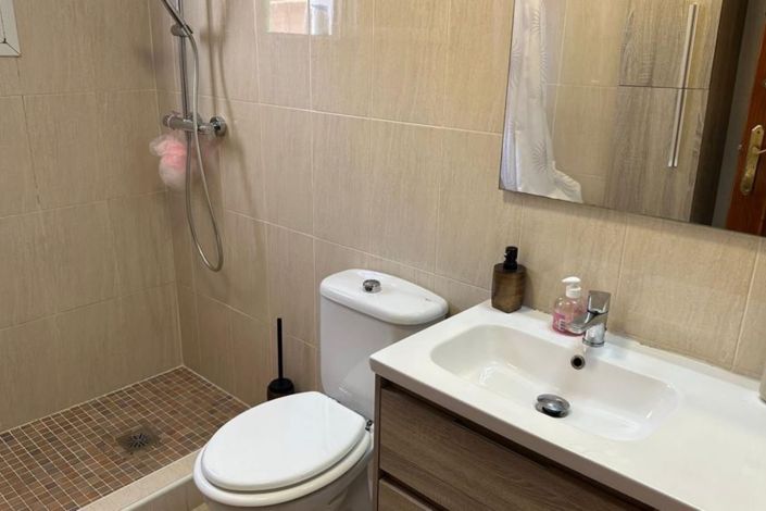 Image No.10-3 Bed House for sale