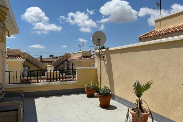 Image No.11-3 Bed House for sale