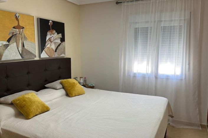 Image No.6-3 Bed House for sale