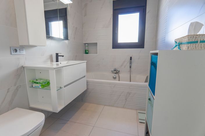 Image No.37-4 Bed Villa for sale